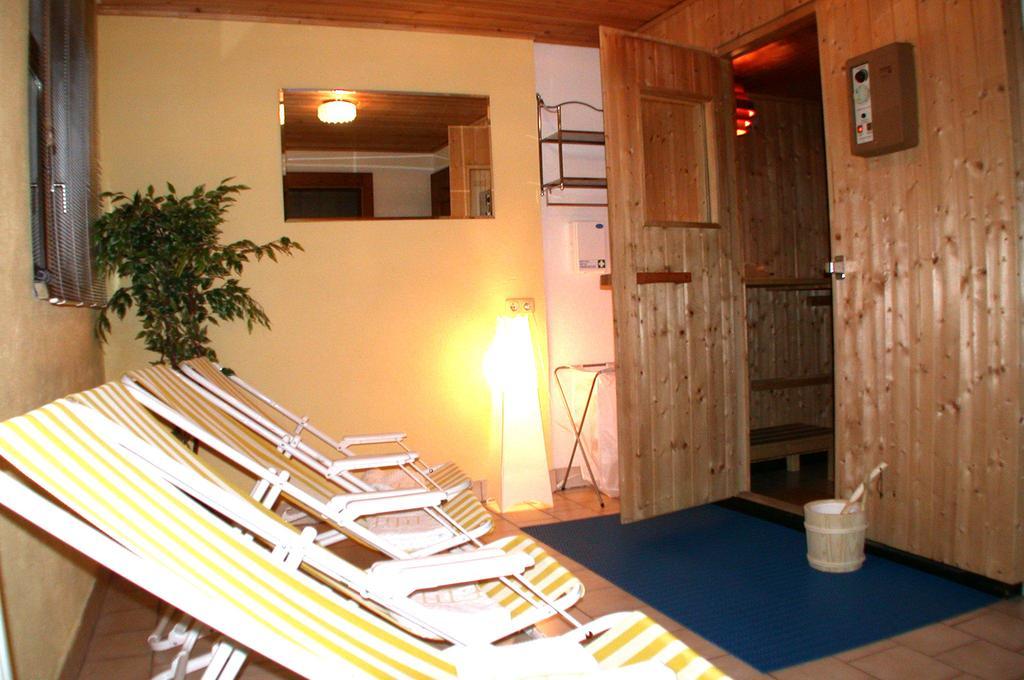 Hotel Garni Central - Zimmer - Studios - Apartments Kappl  Exterior foto